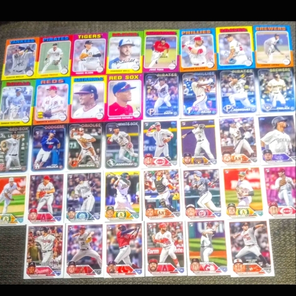 Sports Trading Cards Lot of 300 + ! Baseball & Football 2021 - 2024 - Picture 8 of 8